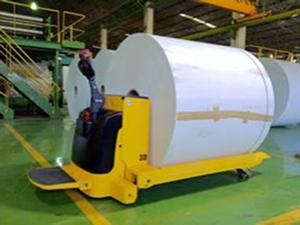 Электротележка для перевозки рулонов бумаги